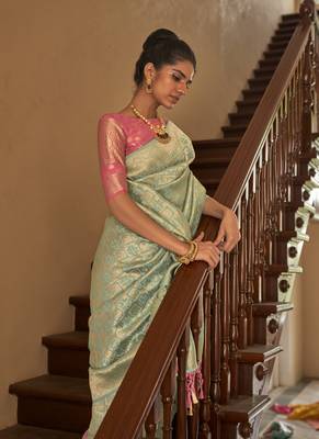 Light green Crape Weaving With Beautifull Tussles Designer Saree 3