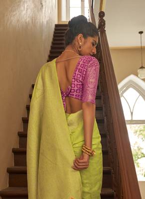 Parrot green Crape Weaving With Beautifull Tussles Designer Saree 3
