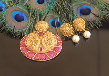 Matte finish peacock ruby pendant set 1