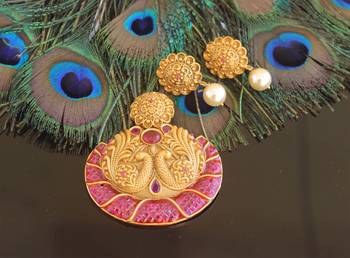 Matte finish peacock ruby pendant set 2