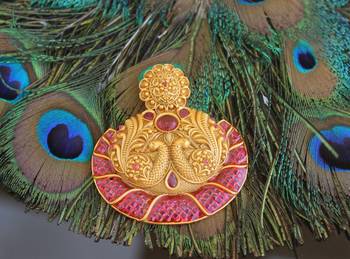 Matte finish peacock ruby pendant set 4