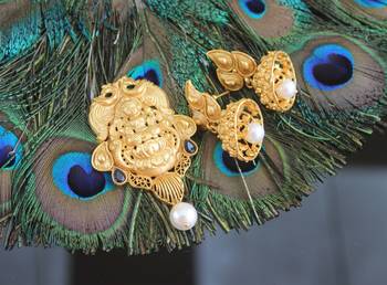 Temple lakshmi matte finish pendant set 2