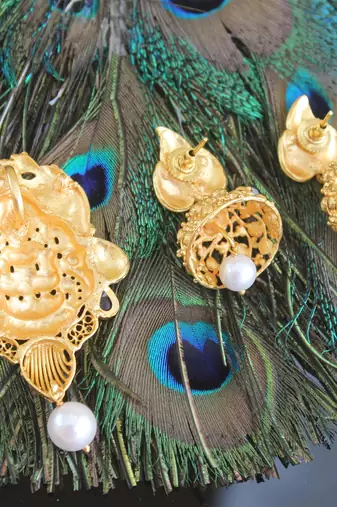 Temple lakshmi matte finish pendant set