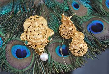 Temple lakshmi matte finish pendant set 1