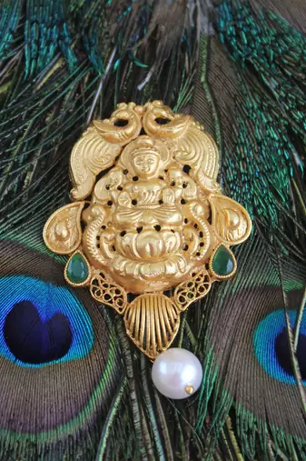 Temple lakshmi matte finish pendant set