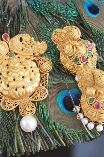 Matte finish temple lakshmi pendant set