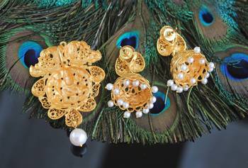 Matte finish temple lakshmi pendant set 4
