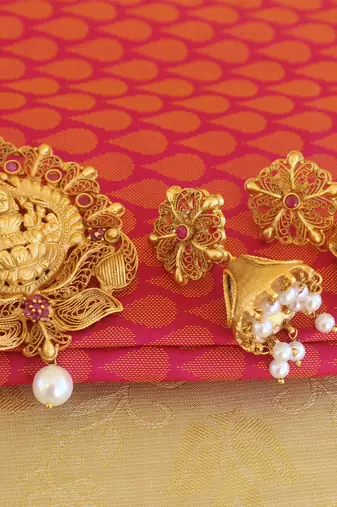 Pink color matte finish temple lakshmi pendant set