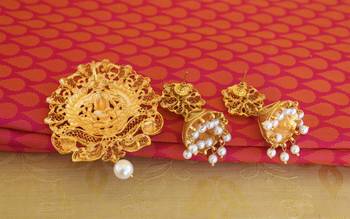Pink color matte finish temple lakshmi pendant set 5
