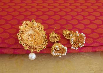 Temple lakshmi green color matte finish pendant set 5