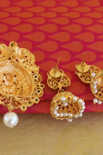Temple lakshmi green color matte finish pendant set