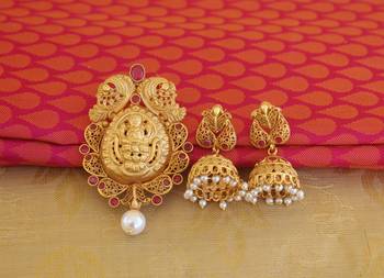 Temple lakshmi pink color matte finish pendant set 1