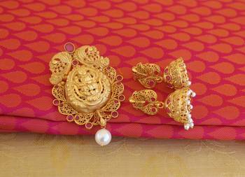 Temple lakshmi pink color matte finish pendant set 2