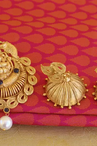 matte finish temple lakshmi pendant set