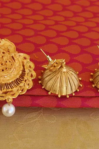 matte finish temple lakshmi pendant set