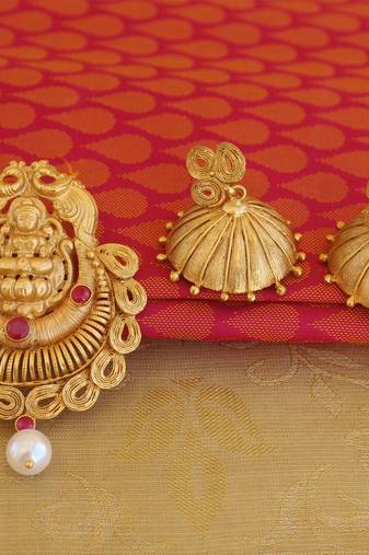 matte finish temple lakshmi pendant set