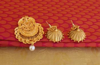 matte finish temple lakshmi pendant set 4