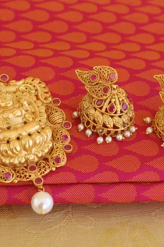 matte finish red temple lakshmi pendant set