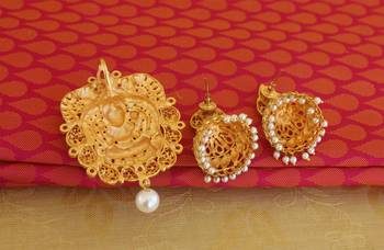 matte finish red temple lakshmi pendant set 4