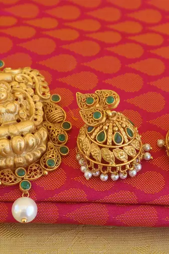 matte finish green temple lakshmi pendant set