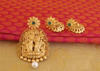 Radha krishna matte finish pendant set 1