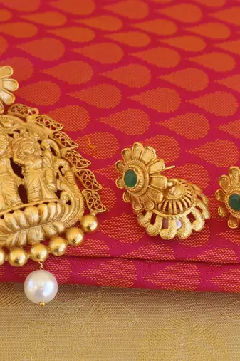 Radha krishna matte finish pendant set