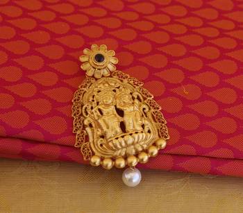 Radha krishna matte finish pendant set 3