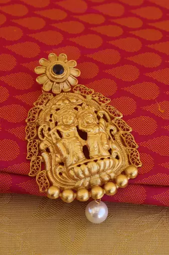Radha krishna matte finish pendant set