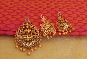Matte finish lakshmi pendant set 1