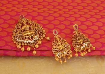 Matte finish lakshmi pendant set 2