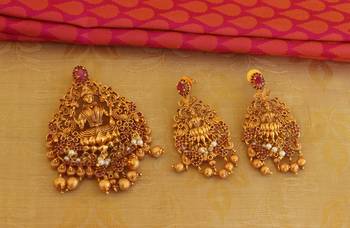 Matte finish lakshmi pendant set 2