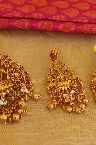 Matte finish lakshmi pendant set