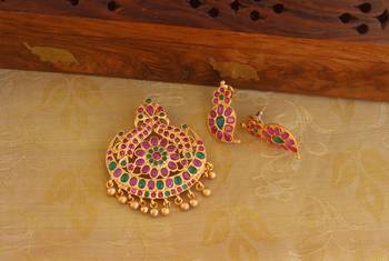 Matte finish ruby peacock pendant set 2