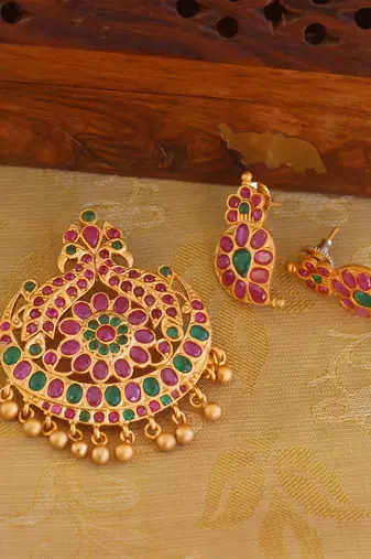 Matte finish ruby peacock pendant set