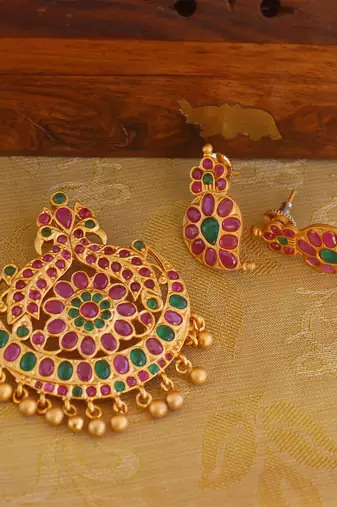 Matte finish ruby peacock pendant set