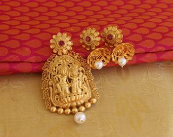 Radha krishna matte finish pendant set 1