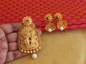 Radha krishna matte finish pendant set 2