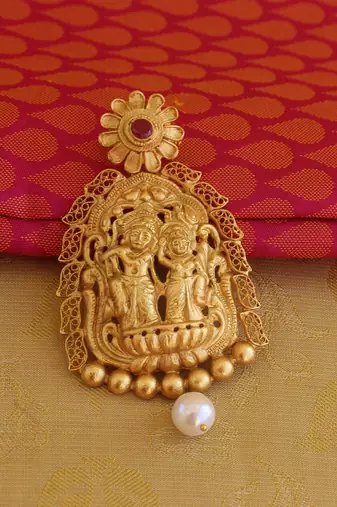 Radha krishna matte finish pendant set