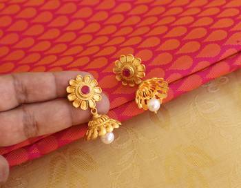 Radha krishna matte finish pendant set 4
