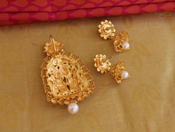 Radha krishna matte finish pendant set 5