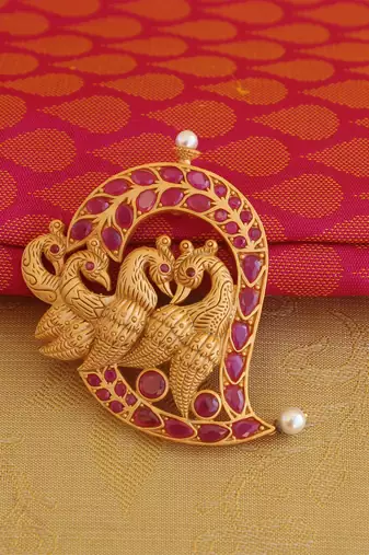 Mango shape matte finish peacock pendant set