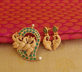 Mango shape matte finish peacock pendant set 1
