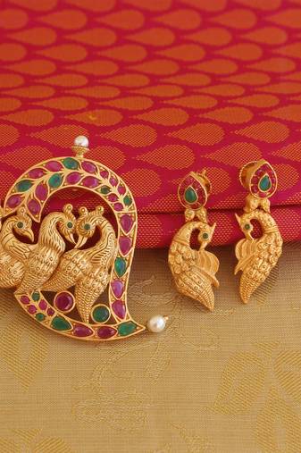 Mango shape matte finish peacock pendant set