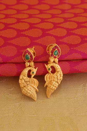 Mango shape matte finish peacock pendant set