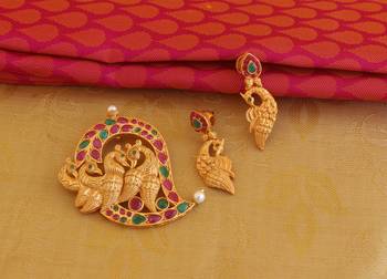 Mango shape matte finish peacock pendant set 4