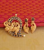 Mango shape matte finish peacock pendant set