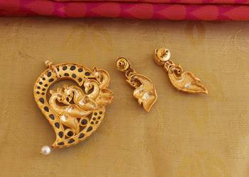 Mango shape matte finish peacock pendant set 5