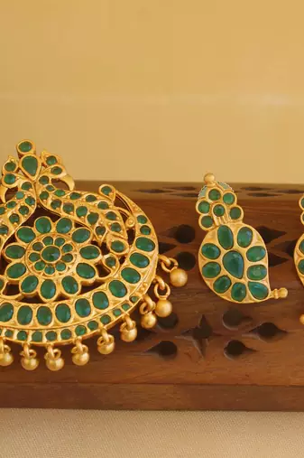 Matte finish ruby peacock pendant set