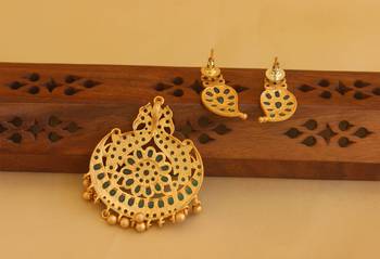 Matte finish ruby peacock pendant set 4
