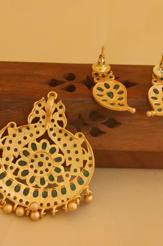 Matte finish ruby peacock pendant set